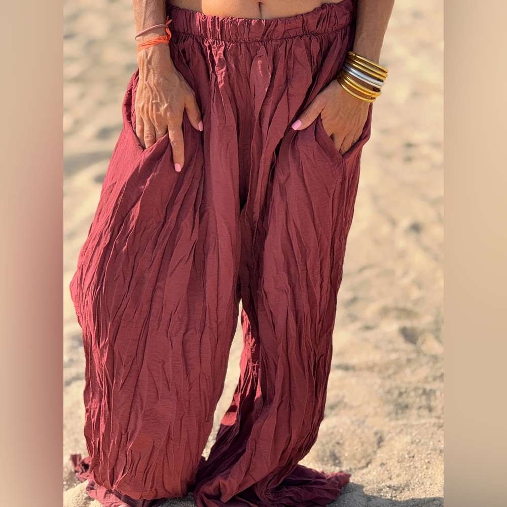 Women's Crinkled Wide-Leg Pants — Burgundy